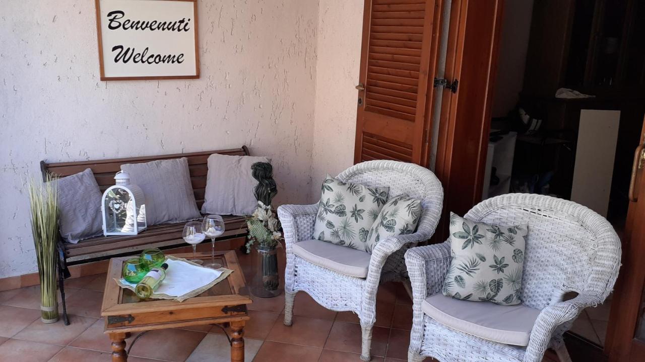 La Tartaruga Spiaggiata - Bilocale Centrale A Pochi Metri Dalla Spiaggia Castelsardo Extérieur photo