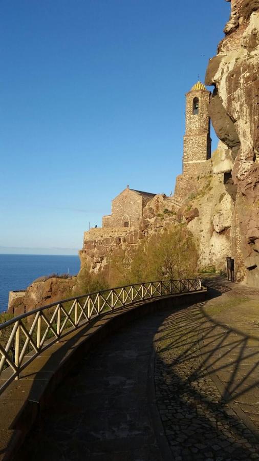 La Tartaruga Spiaggiata - Bilocale Centrale A Pochi Metri Dalla Spiaggia Castelsardo Extérieur photo